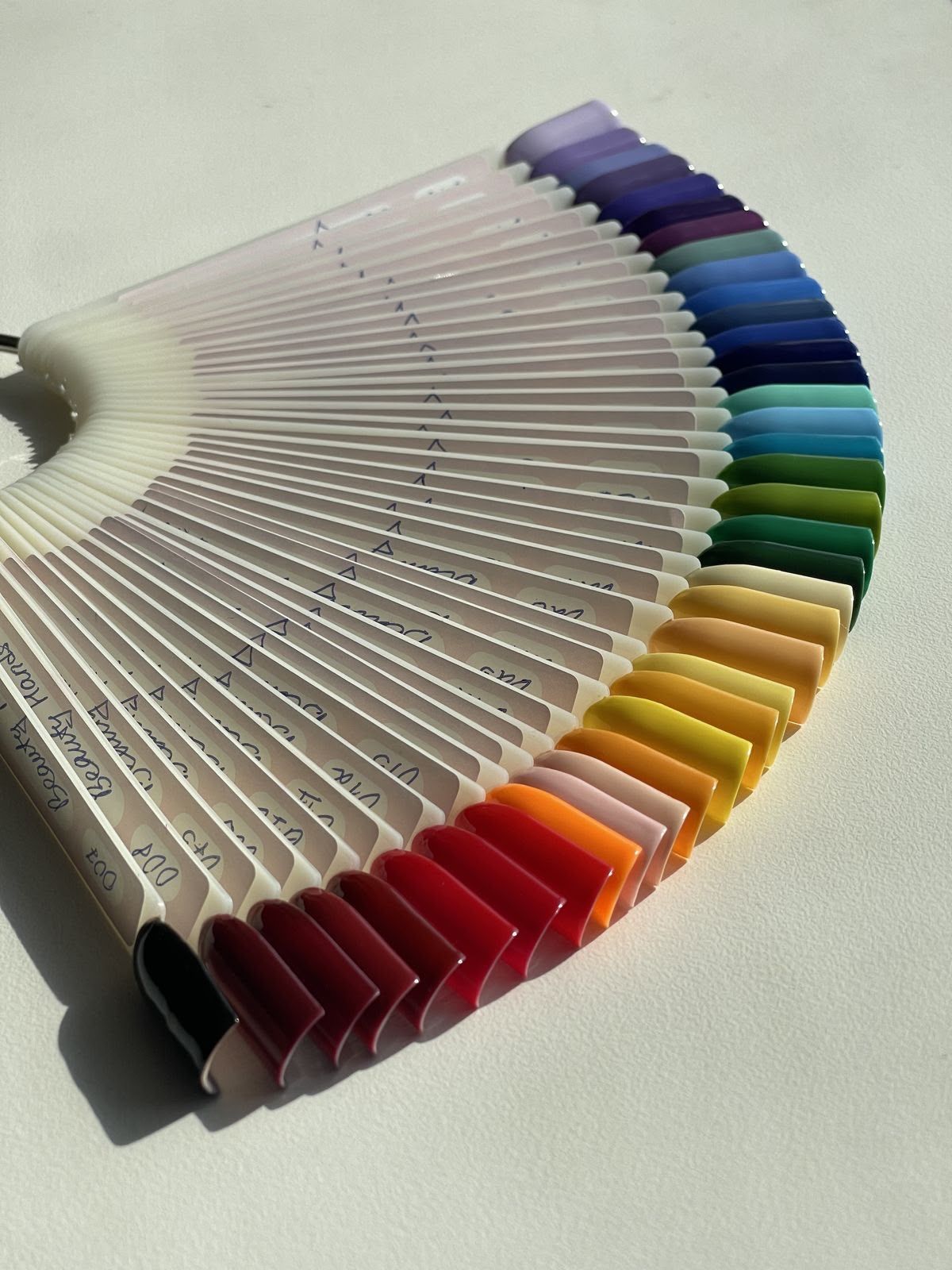 Muestrario de colores en abanico